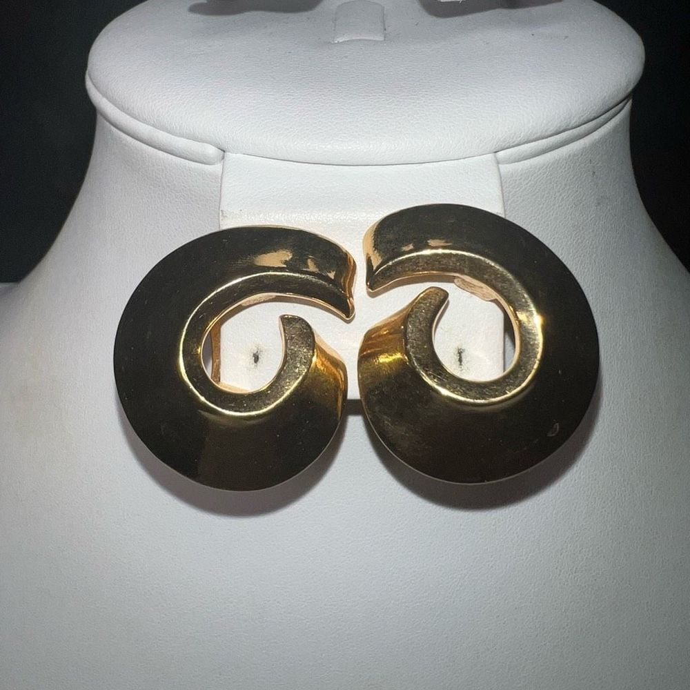 Avon Vintage MCM Gold Tone Chunky Clip Earrings